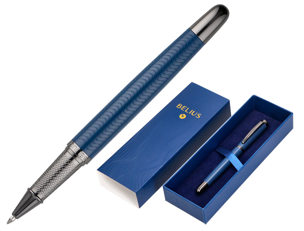 STYLO-BILLE BELIUS NEPTUNO ALUMINIUM TEXTURE ONDULEE ATTRIBUTS GUN ENCRE BLEUE COLORIS BLEU MARINE DANS COFFRET CADEAU