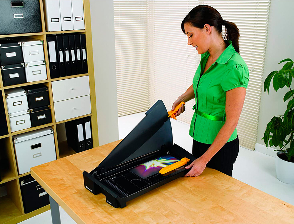 CISAILLE FELLOWES STELLAR A3 LAME ACIER INOXYDABLE         PRESSION AUTOMATIQUE CAPACITE COUPE 20F 127X374X673MM