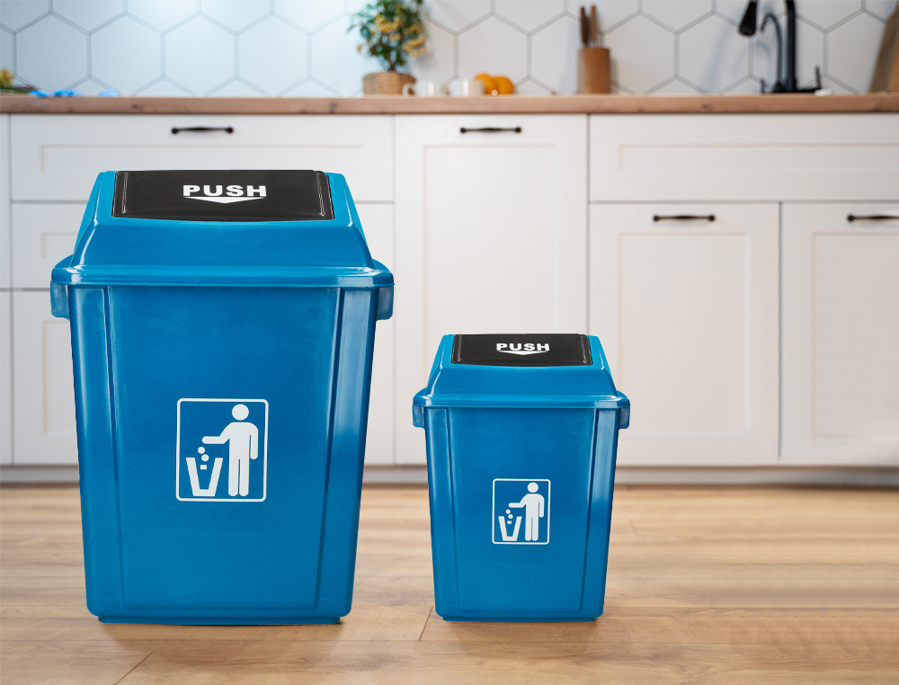 POUBELLE Q-CONNECT PLASTIQUE COUVERCLE BASCULANT 58L       470X330X760MM COLORIS BLEU