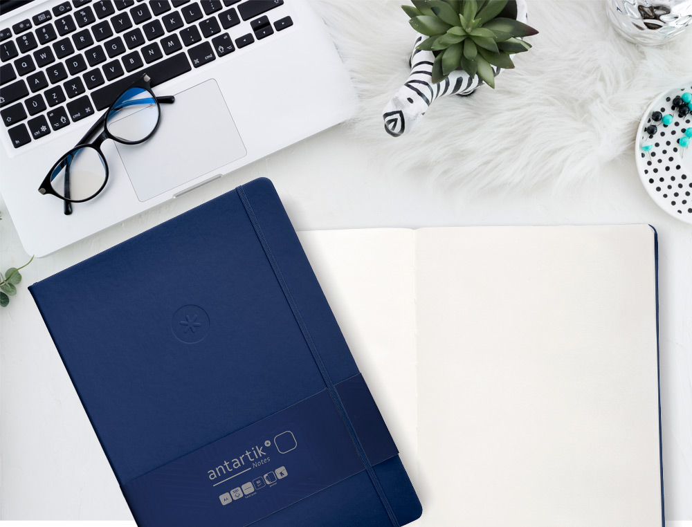 CARNET FERMETURE ELASTIQUE ANTARTIK NOTES COUVERTURE RIGIDE A4 PAPIER UNI IVOIRE 100 FEUILLES 80GR FSC BLEU MARINE