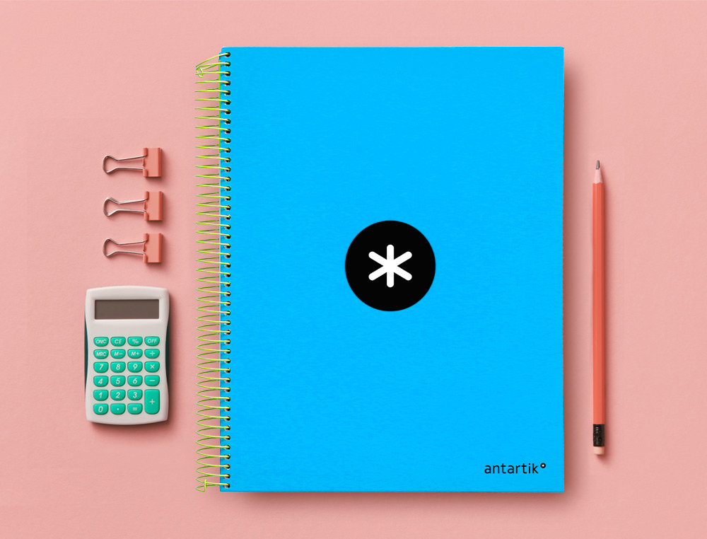 CAHIER SPIRALE ANTARTIK A4 240P 90G COUVERTURE REMBORDEE QUADRILLAGE 5MM 4 TROUS COIL-LOCK COLORIS BLEU