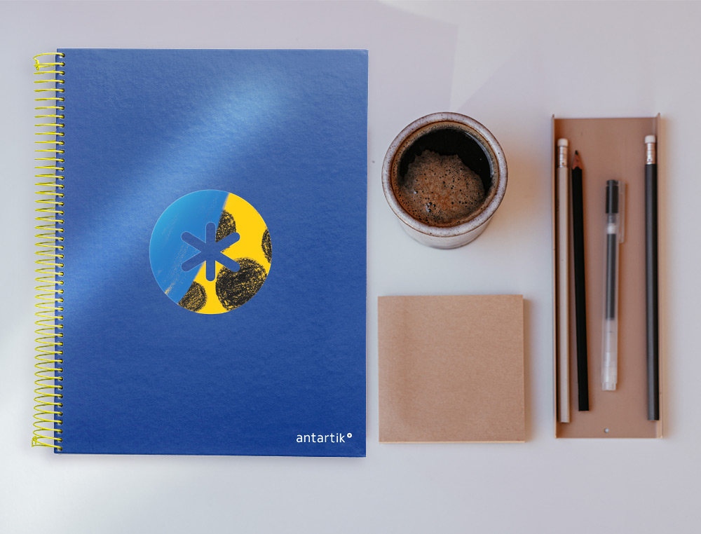 CAHIER SPIRALE ANTARTIK A4 120F 100G REMBORDE 5X5MM      MICRO-PERF 5 BANDES 4 TROUS   TRENDING 2020 BLEU