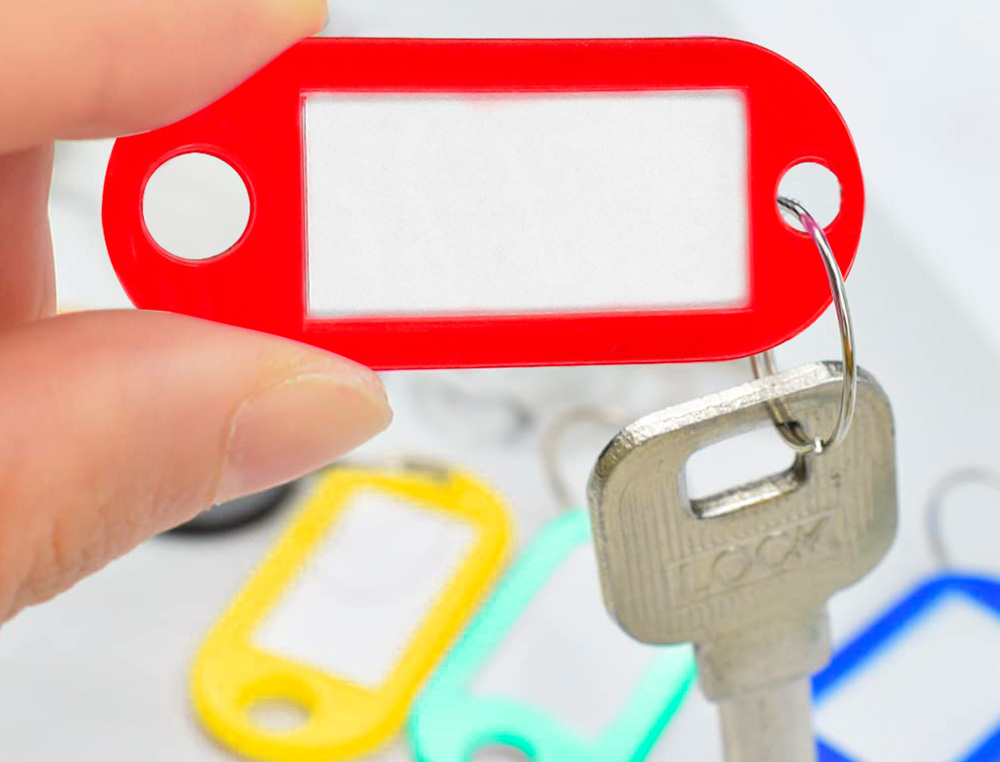 PORTE-CLS Q-CONNECT PORTE-TIQUETTE PLASTIQUE 50X22MM COLORIS ROUGE PRSENTOIR 100 UNITS