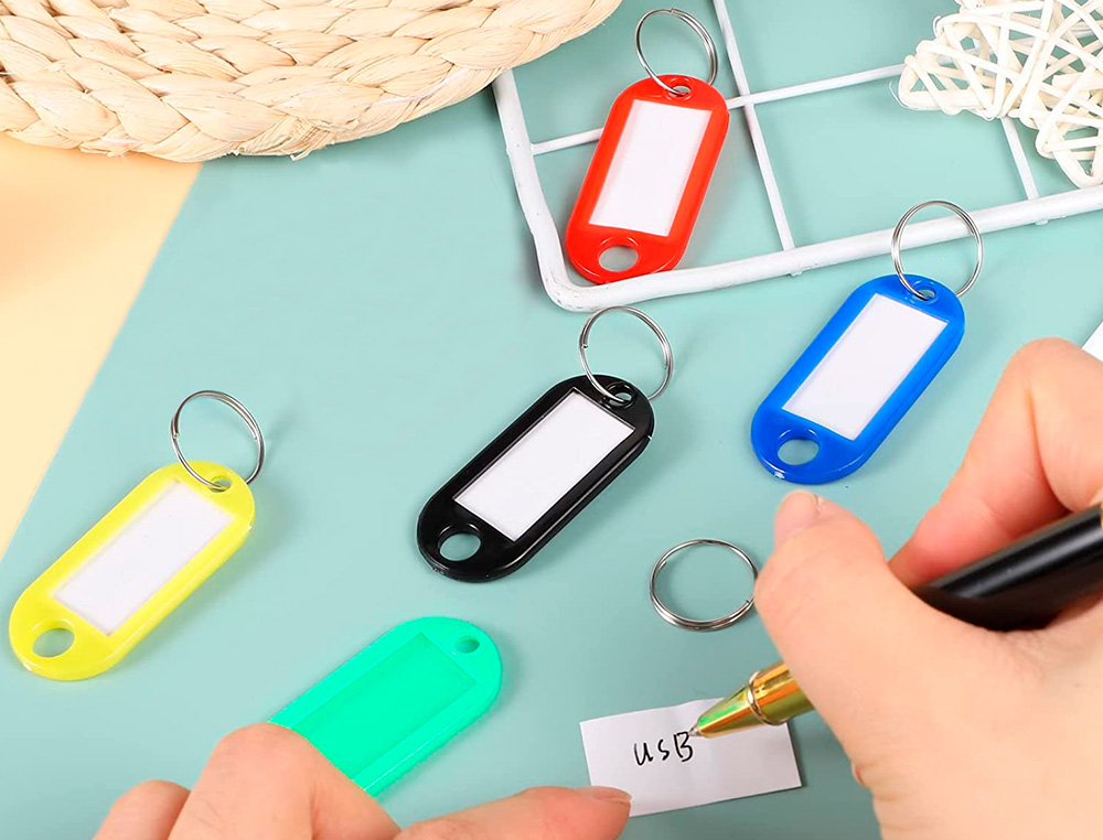 PORTE-CLS Q-CONNECT PORTE-TIQUETTE PLASTIQUE 50X22MM COLORIS ROUGE PRSENTOIR 100 UNITS